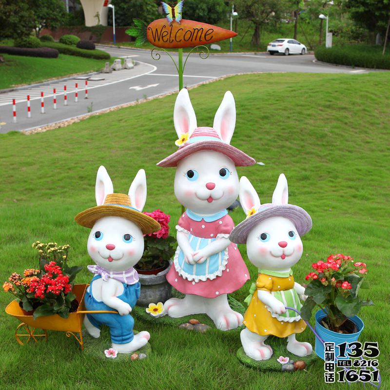 公園草坪玻璃鋼兔子雕塑 公園草坪玻璃鋼兔子雕塑
