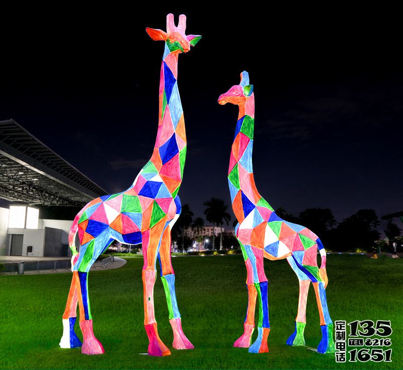 玻璃鋼彩繪幾何公園景區夜晚照明長頸鹿雕塑 玻璃鋼彩繪幾何公園景區夜晚照明長頸鹿雕塑