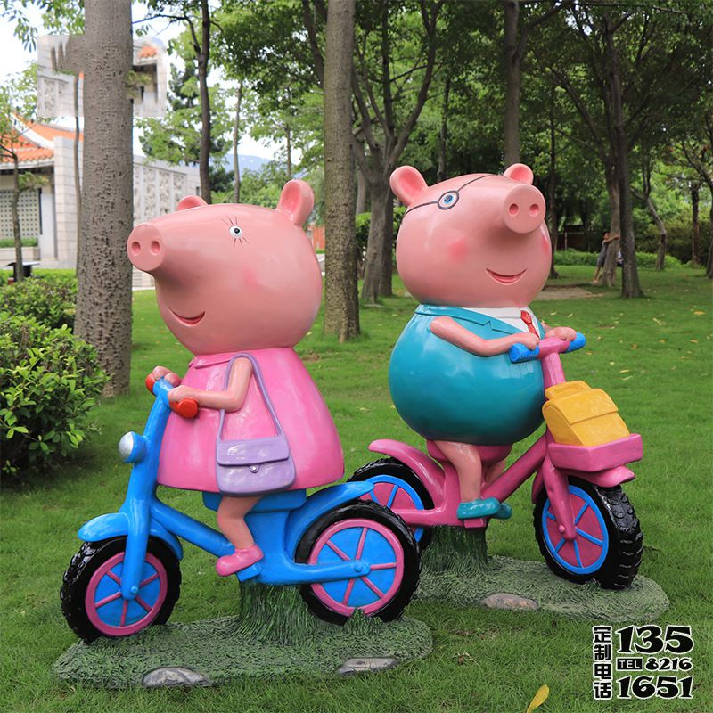 幼兒園玻璃鋼卡通騎自行車的小豬佩奇雕塑 幼兒園玻璃鋼卡通騎自行車的小豬佩奇雕塑
